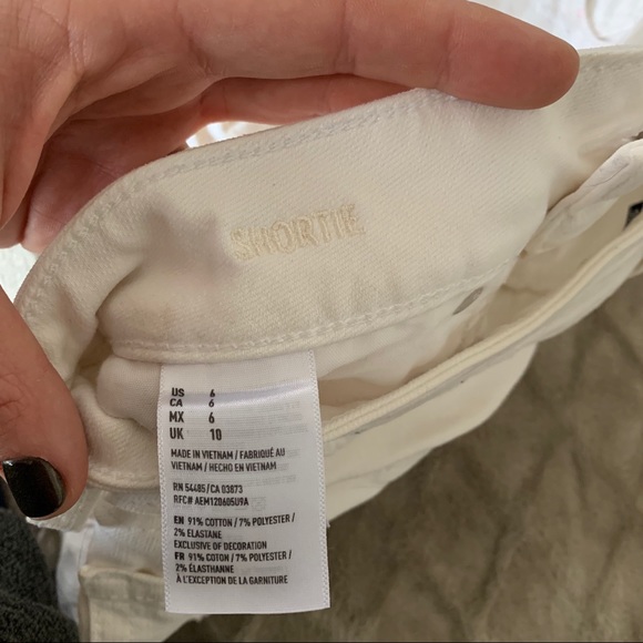 [AMERICAN EAGLE] size 6 white denim shorts 🏝 - Picture 3 of 4